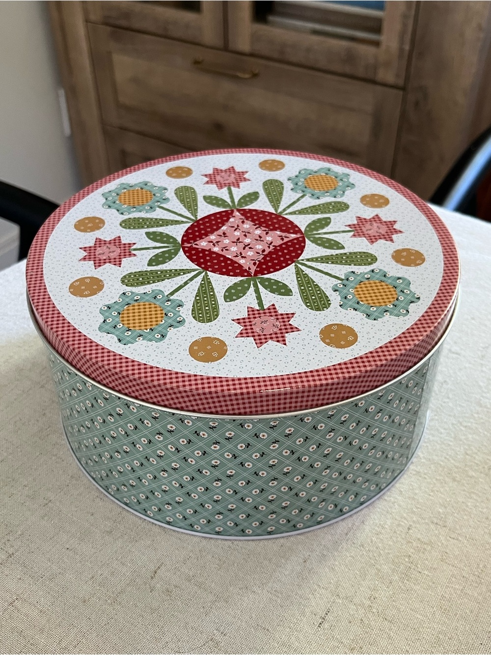 Vintage Style Patchwork Quilt Pattern Round Cookie/Sewing Tin Cottagecore